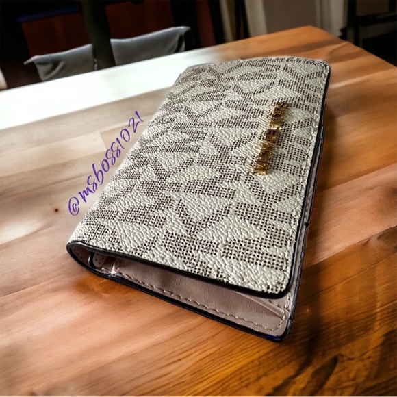 Michael Kors Medium Slim Bifold Wallet in Vanilla/Soft Pink BRAND NEW - Picture 3 of 5